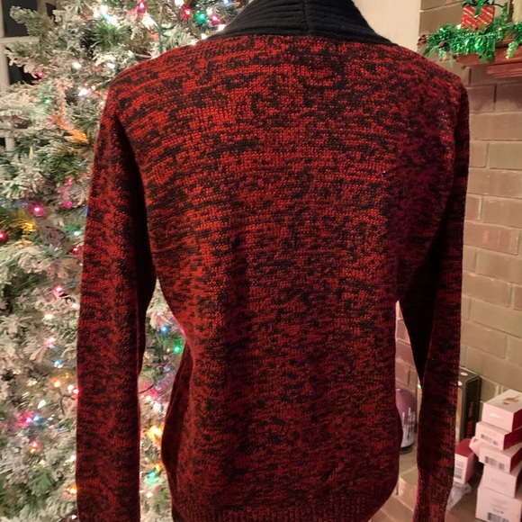 Must get rid of a few things I know longer wear. - Picture 3 of 4